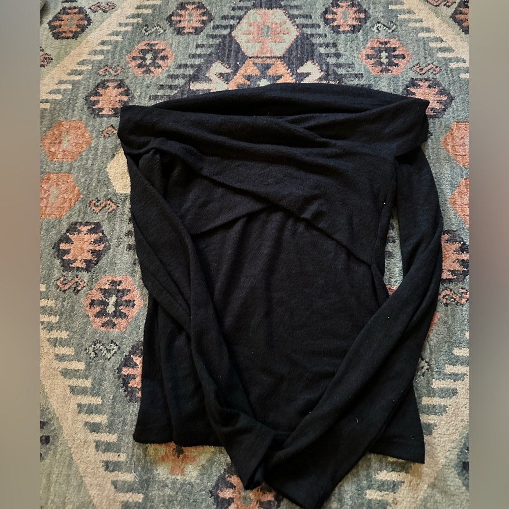 Abercrombie & Fitch Black Off-Shoulder Women's Sweater